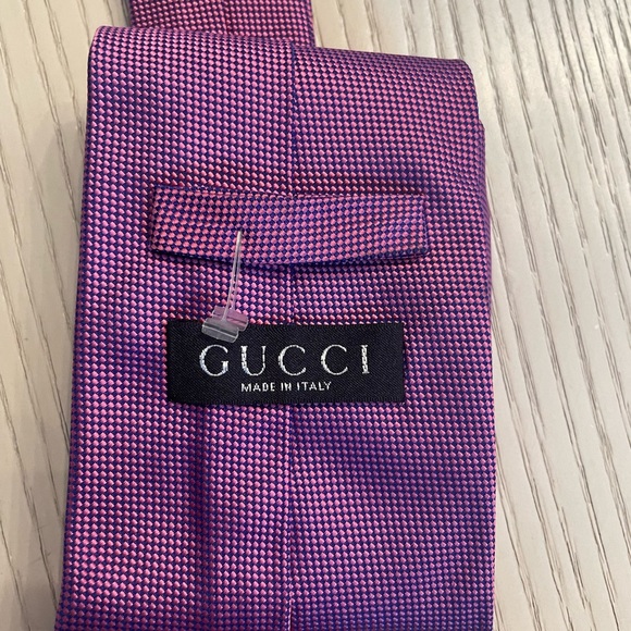 gorgeous authentic never used Gucci silk tie. - Picture 2 of 12